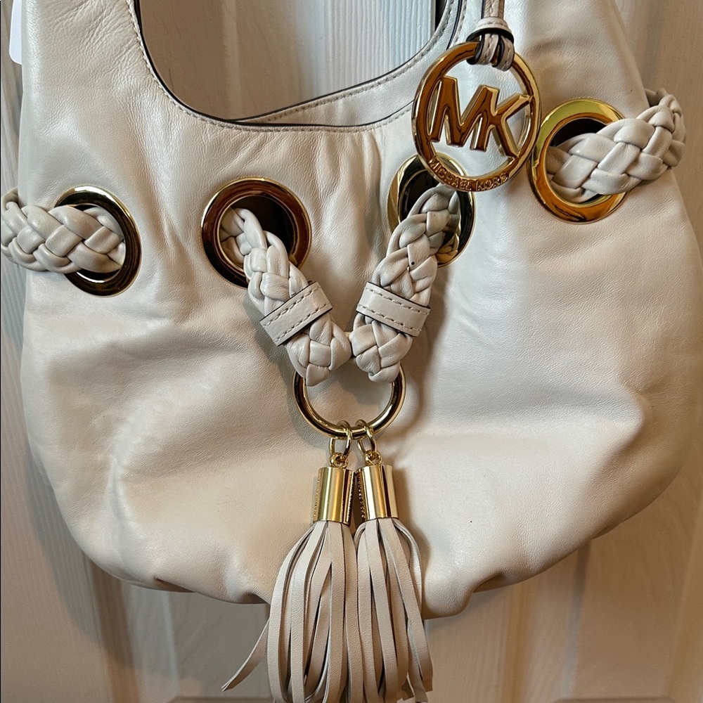 Michael Kors Cream Shoulder Bag with Gold Accents - Picture 3 of 8